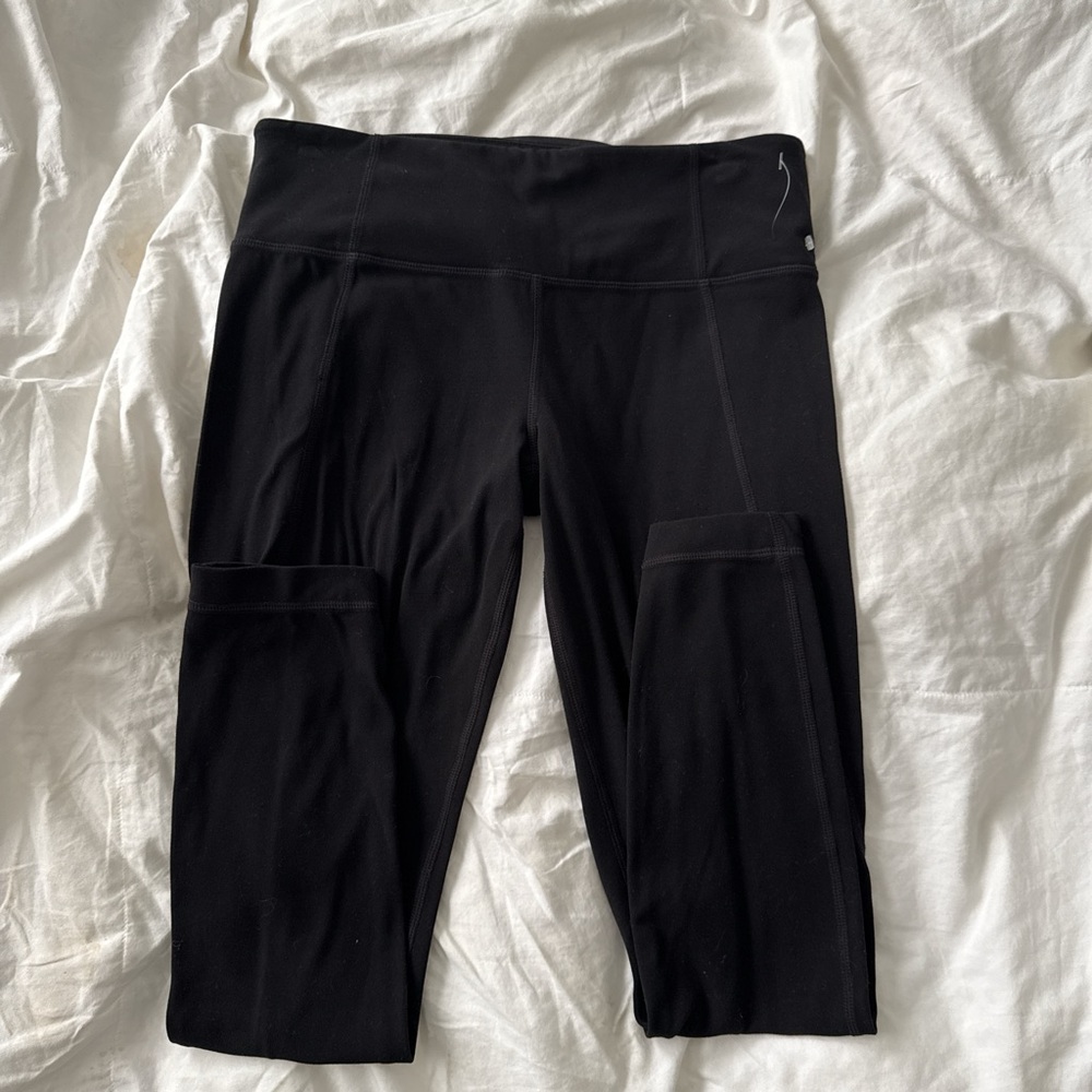 Athleta black leggings with pockets. Size S #activewear #leggings